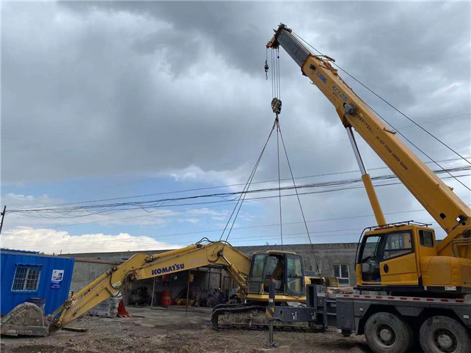 贵南县25吨吊车的工作半径是多少？